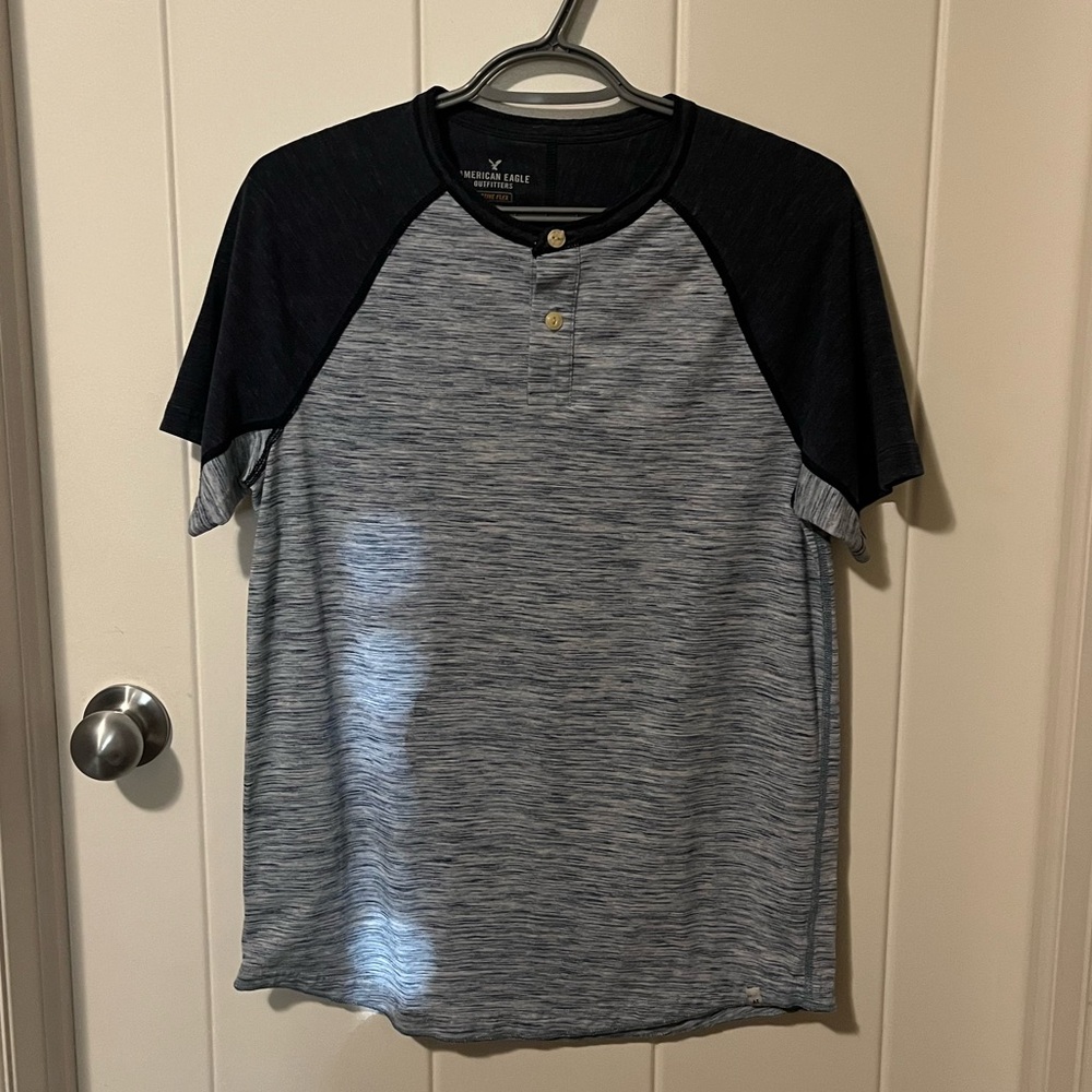 American Eagle Outfitters Men's Heathered Blue Henley Tee